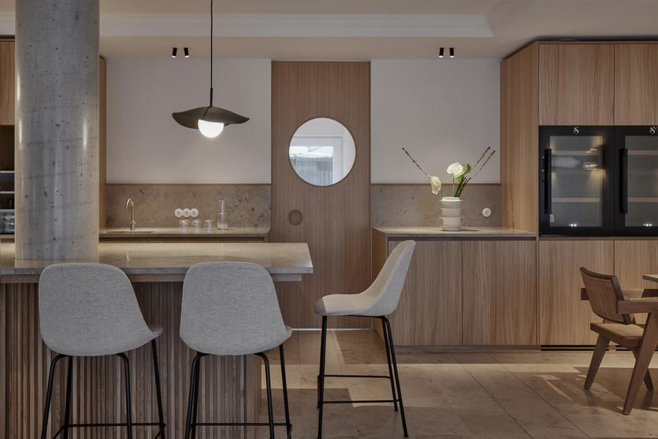 Restaurant/places to eat, Lounge or bar