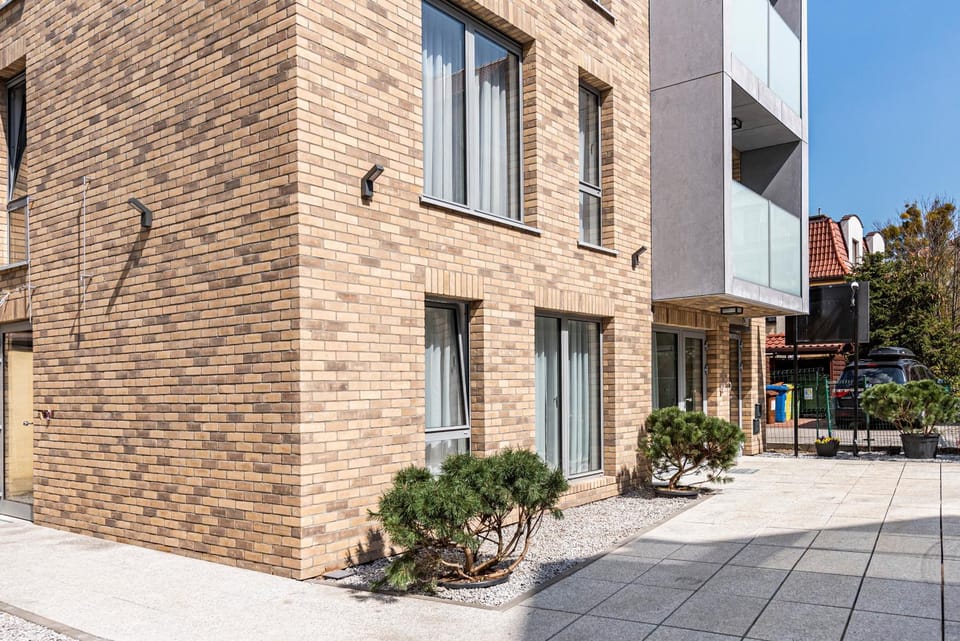 Property building, Day, Neighbourhood