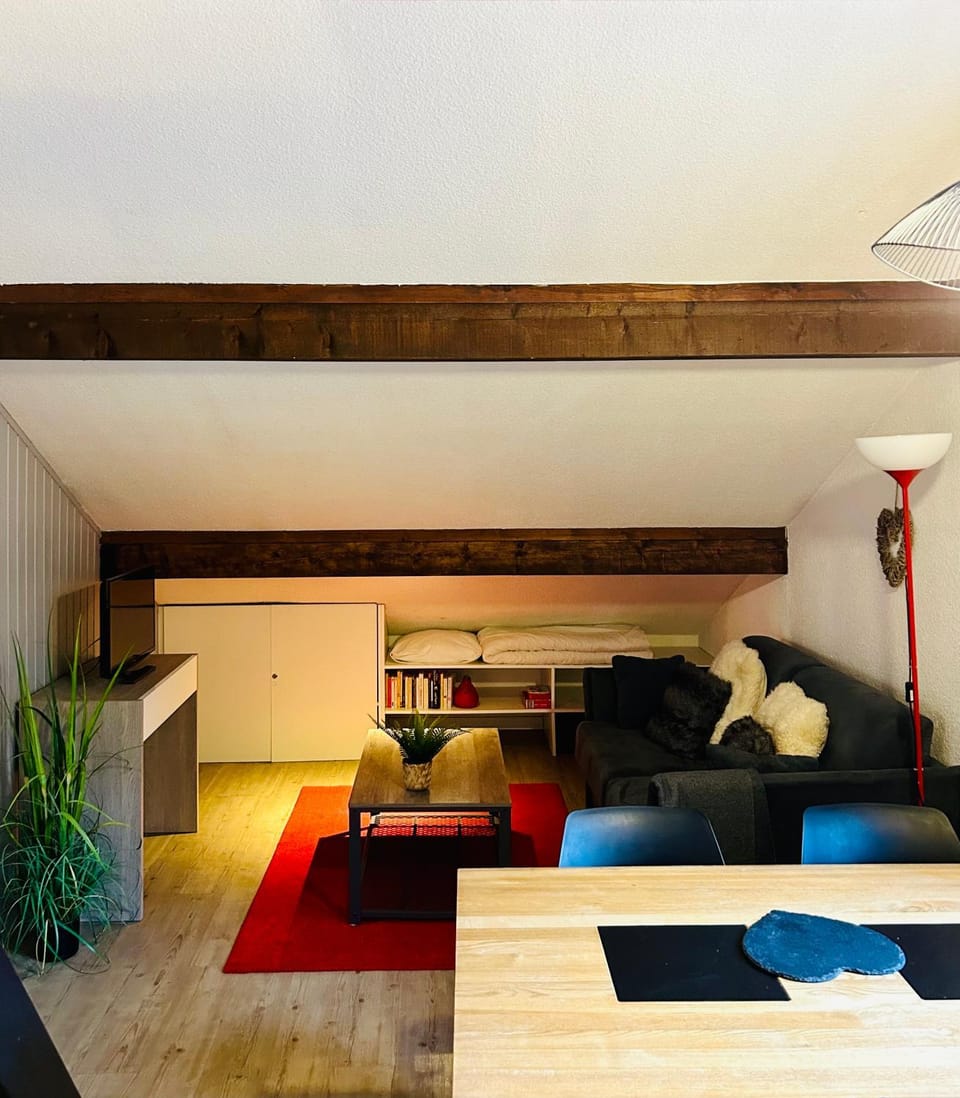 Bed, Living room