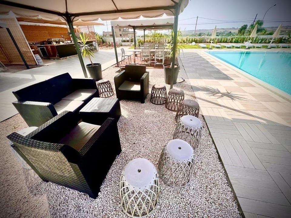 Seating area, Swimming pool, Swimming pool