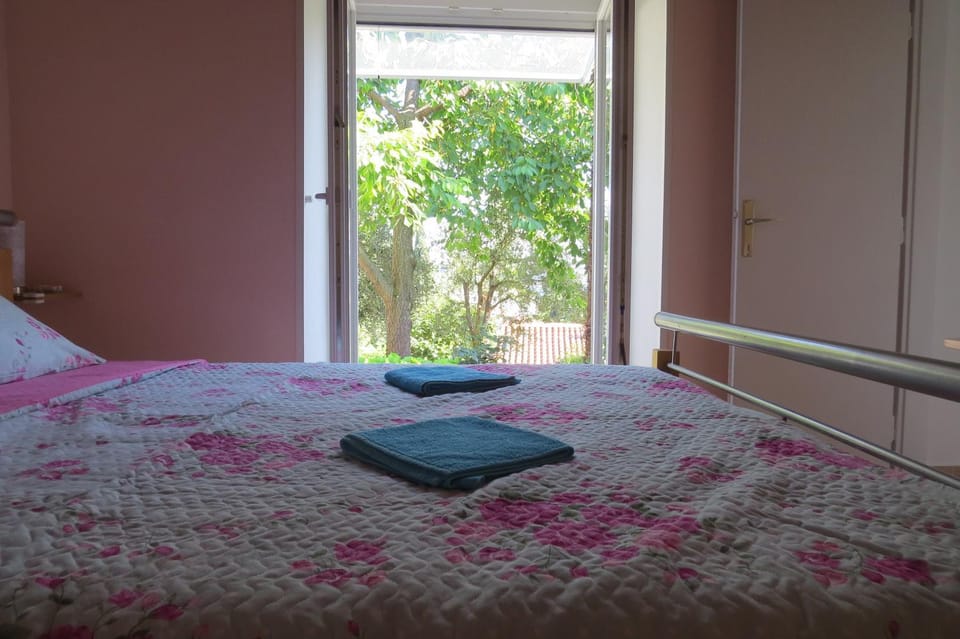 Bedroom, Garden view