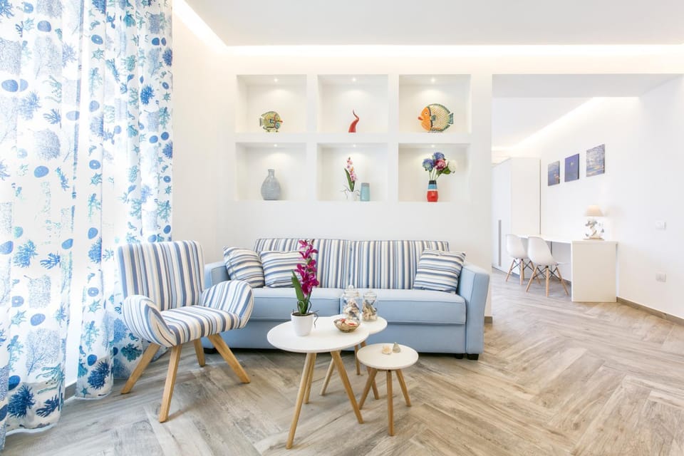 Day, Living room