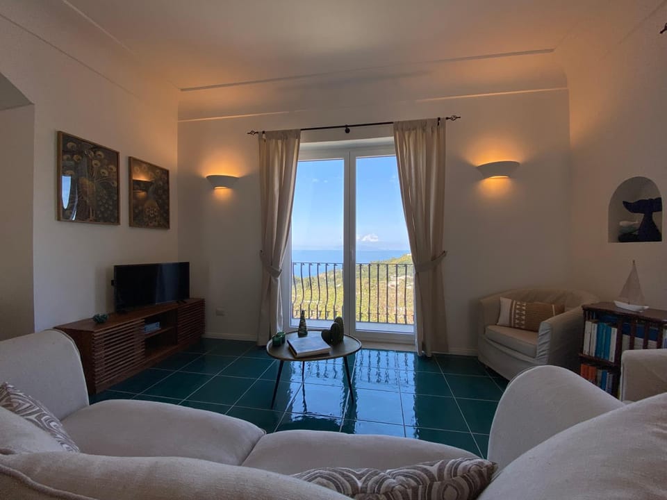 TV and multimedia, Balcony/Terrace, Living room, Photo of the whole room, Sea view