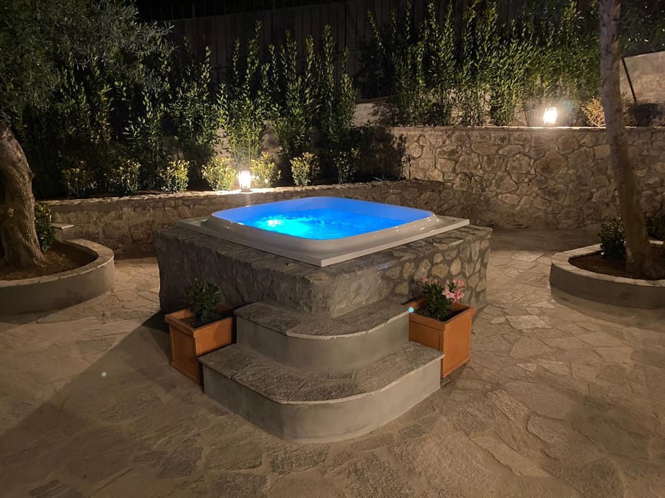 Night, Hot Tub, Garden view