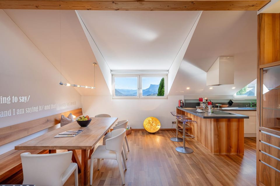 Kitchen or kitchenette, Seating area, Dining area, stove