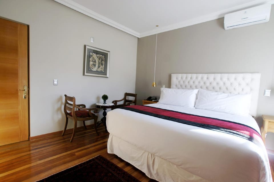 Bed, Photo of the whole room, Bedroom, air conditioner