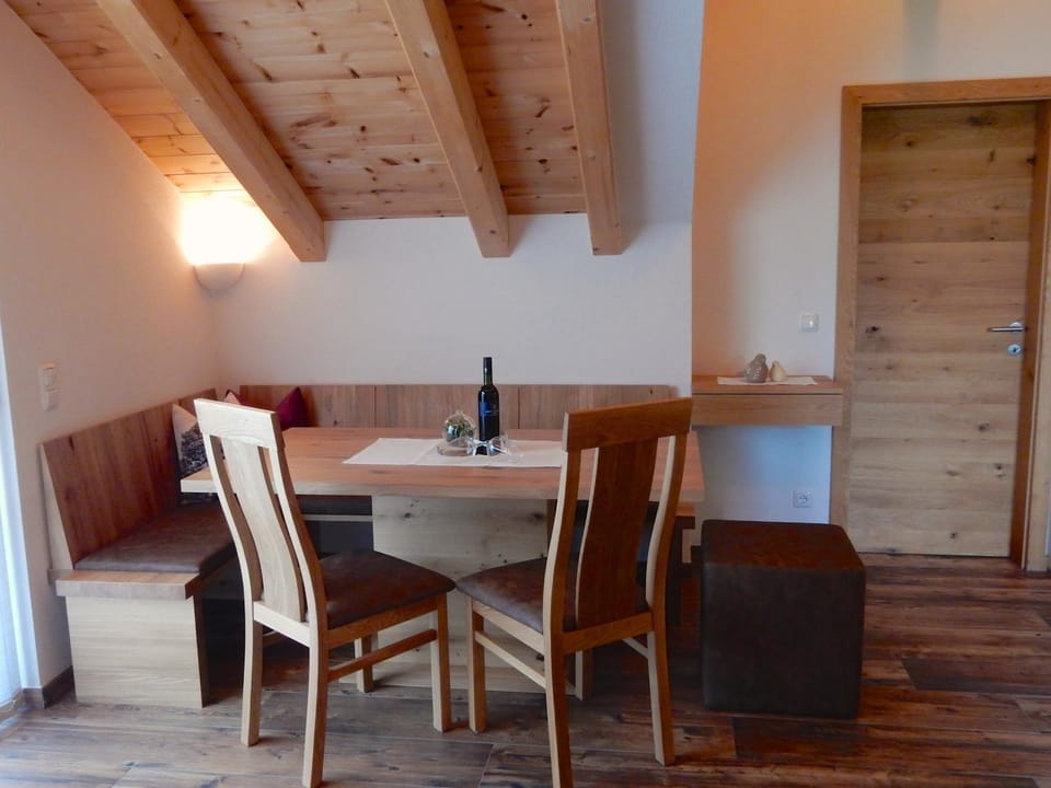 Decorative detail, Seating area