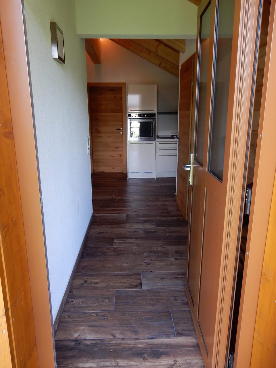 Photo of the whole room, Area and facilities