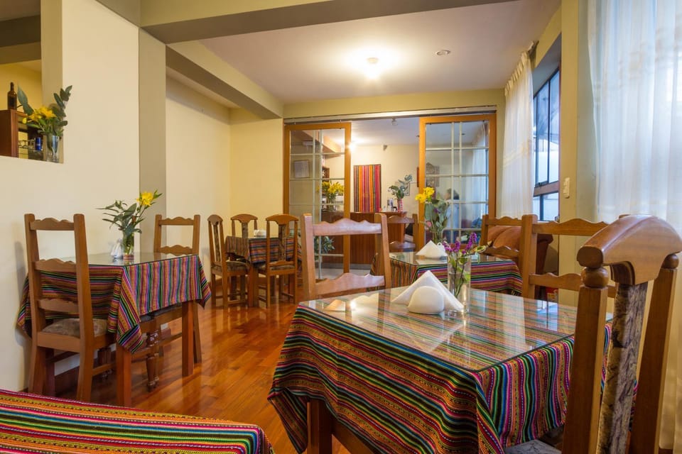 Restaurant/places to eat, Living room, Lounge or bar, Banquet/Function facilities, Seating area, Dining area