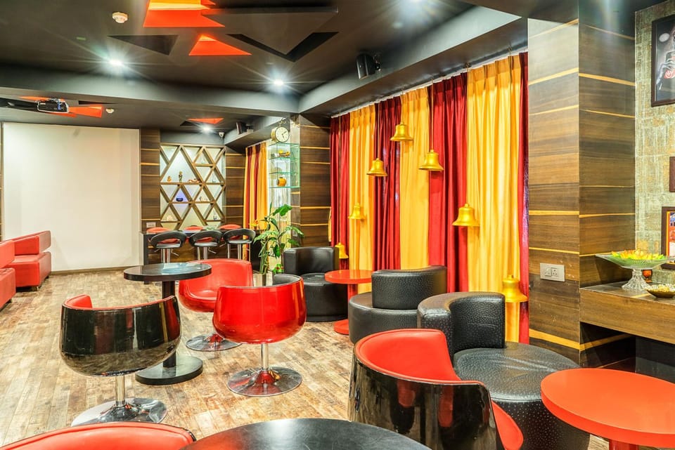 Restaurant/places to eat, Banquet/Function facilities, Seating area