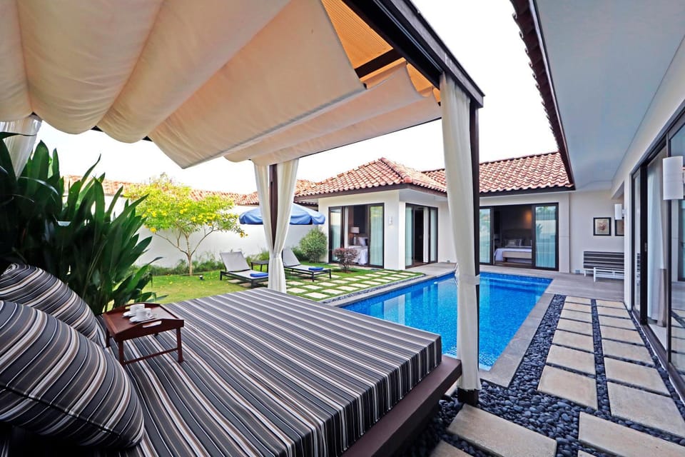 Area and facilities, Swimming pool, Swimming pool