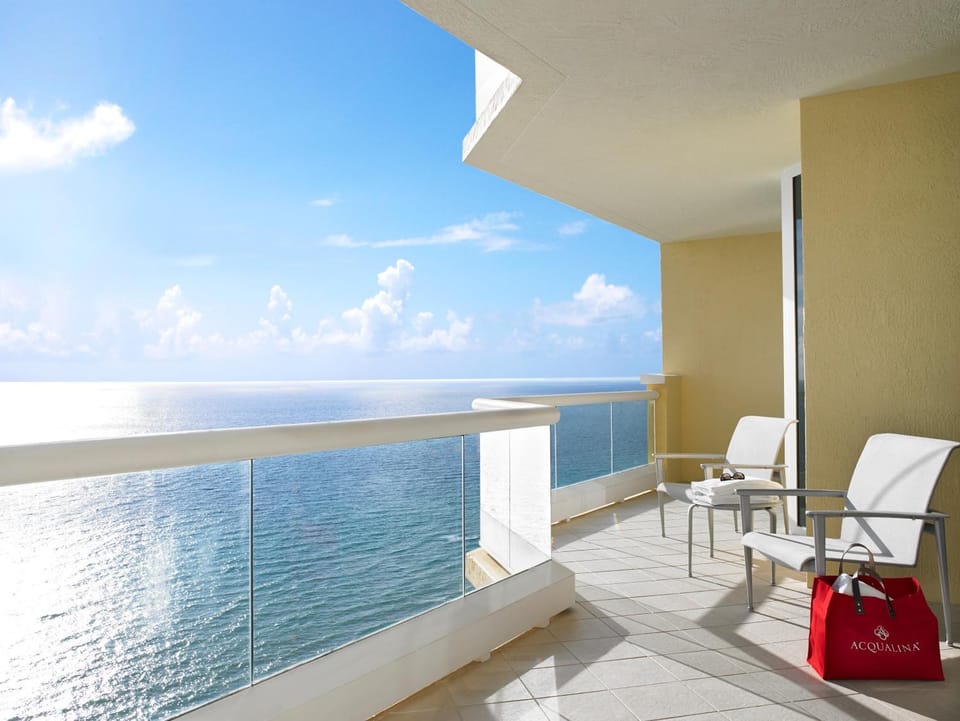 Day, Balcony/Terrace, Seating area, Sea view