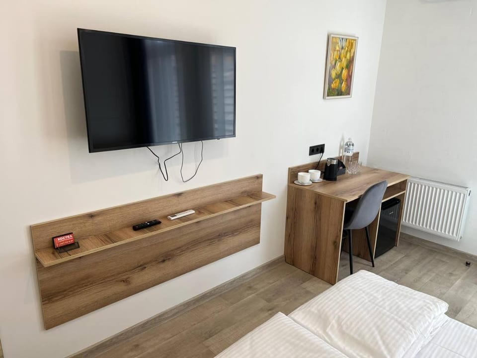 TV and multimedia, Photo of the whole room