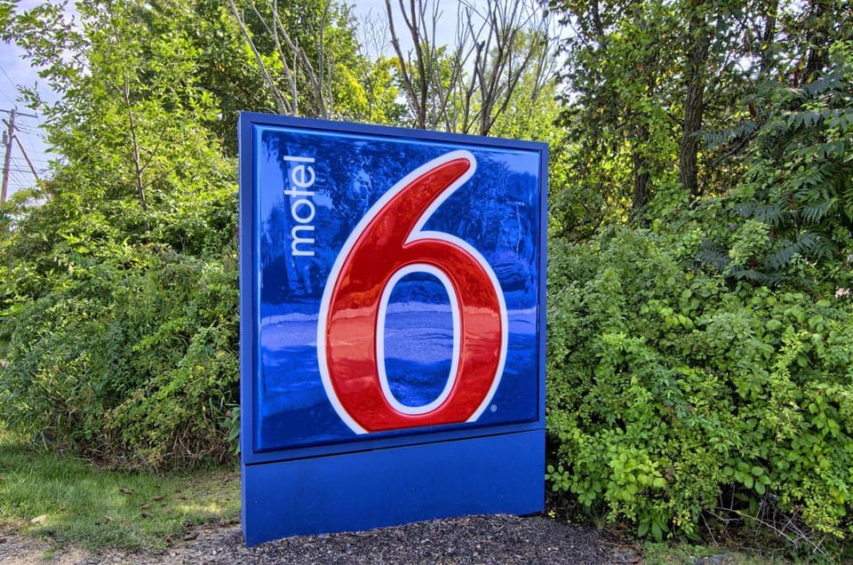 Property building, Day, Property logo or sign, Logo/Certificate/Sign, On site, Time of day