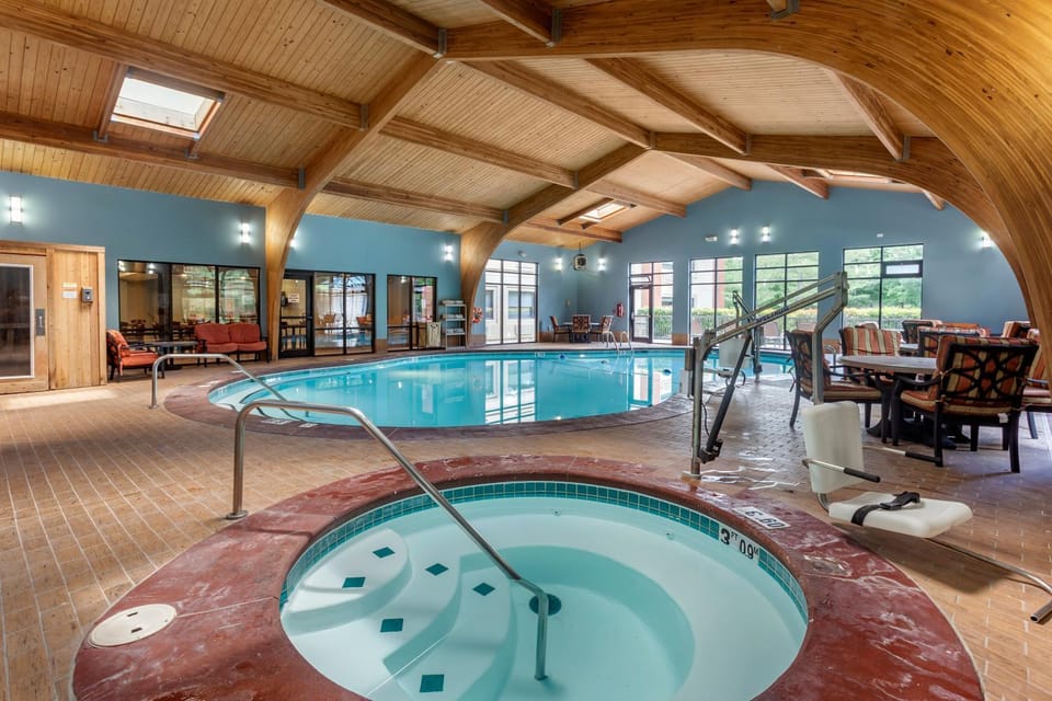 Hot Tub, Swimming pool