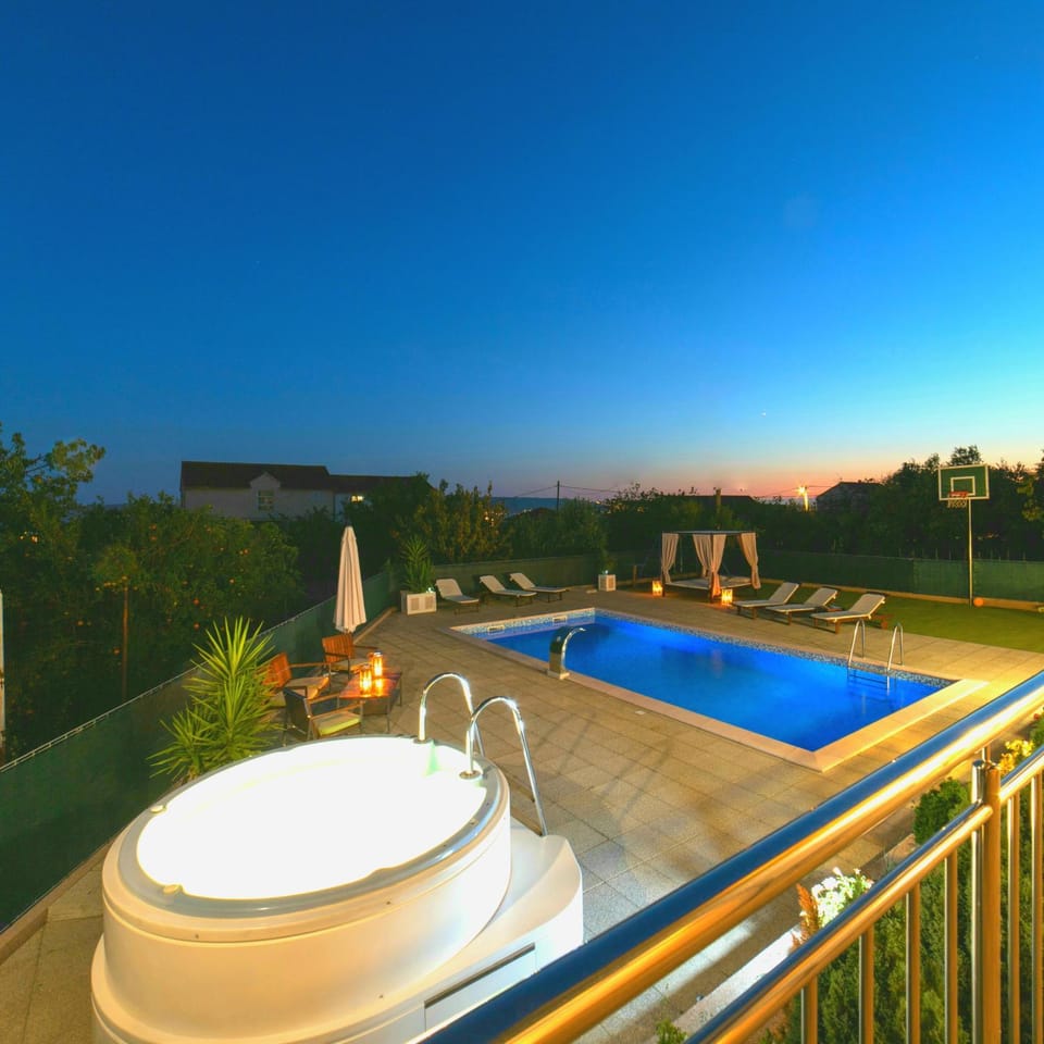 Pool view, Swimming pool