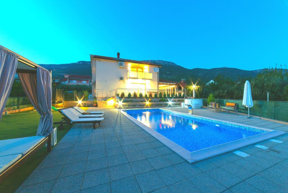 Mountain view, Swimming pool