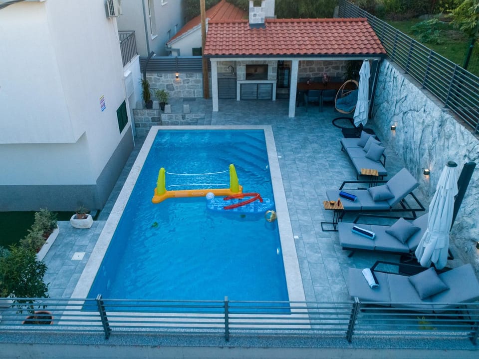Day, Pool view, Swimming pool, sunbed