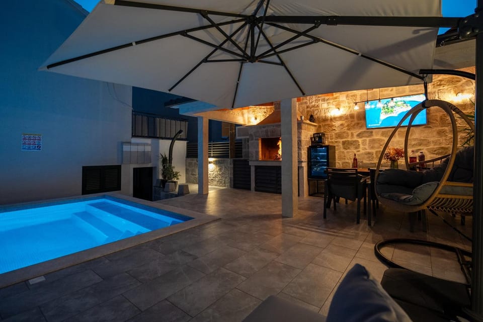 TV and multimedia, Swimming pool, sunbed