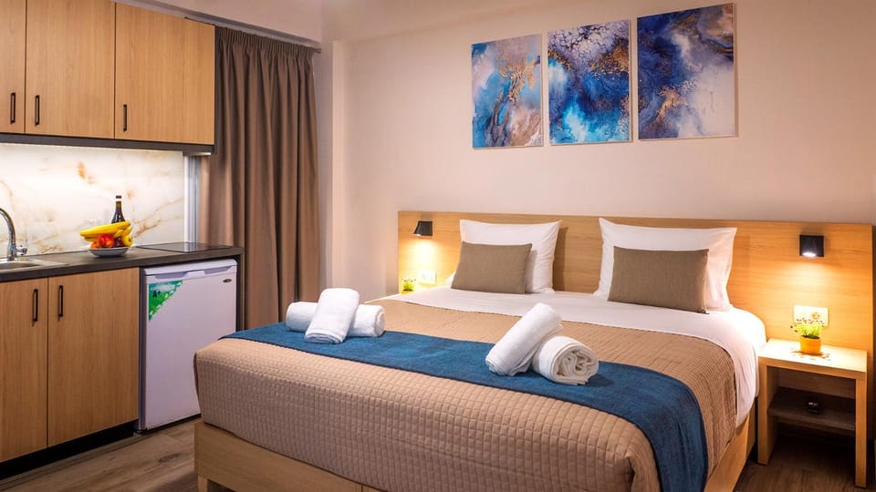 Bed, Kitchen or kitchenette, Photo of the whole room, Bedroom, towels, wardrobe