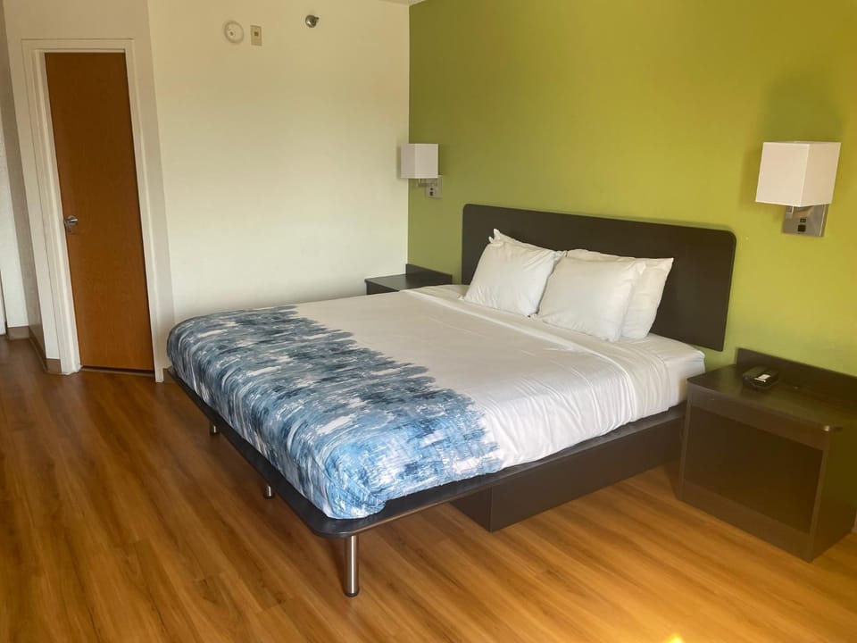 Willow Lodge Willoughby Cleveland Hotel in Willoughby