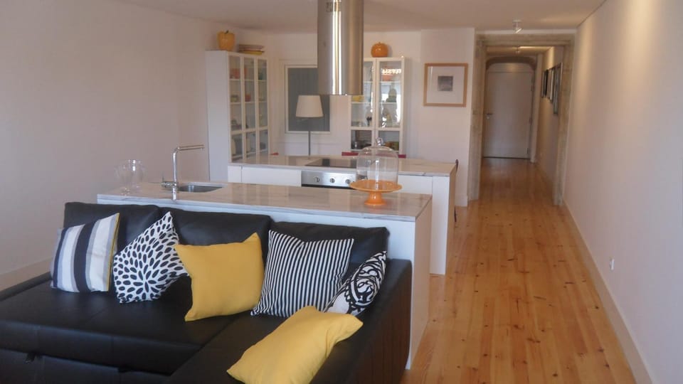 Kitchen or kitchenette, Living room, Seating area, Dining area