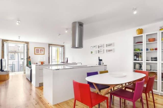 TV and multimedia, Kitchen or kitchenette, Living room, Dining area, Communal kitchen