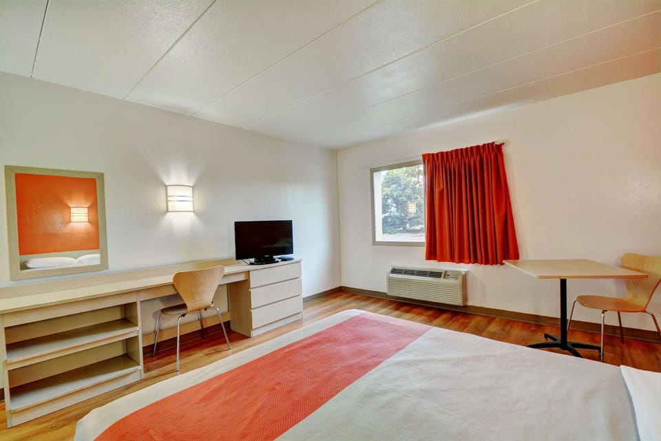 TV and multimedia, Photo of the whole room, On site