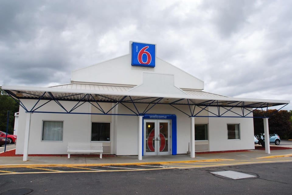 Property building, Facade/entrance, Day, Property logo or sign, Logo/Certificate/Sign, On site, Time of day