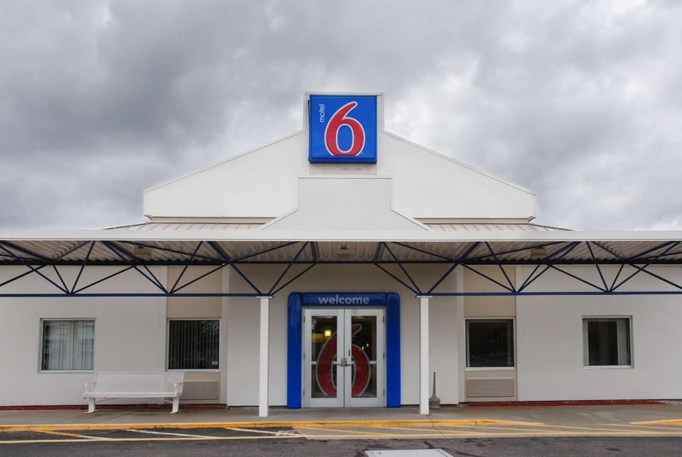 Property building, Facade/entrance, Day, Property logo or sign, Logo/Certificate/Sign, On site, Time of day