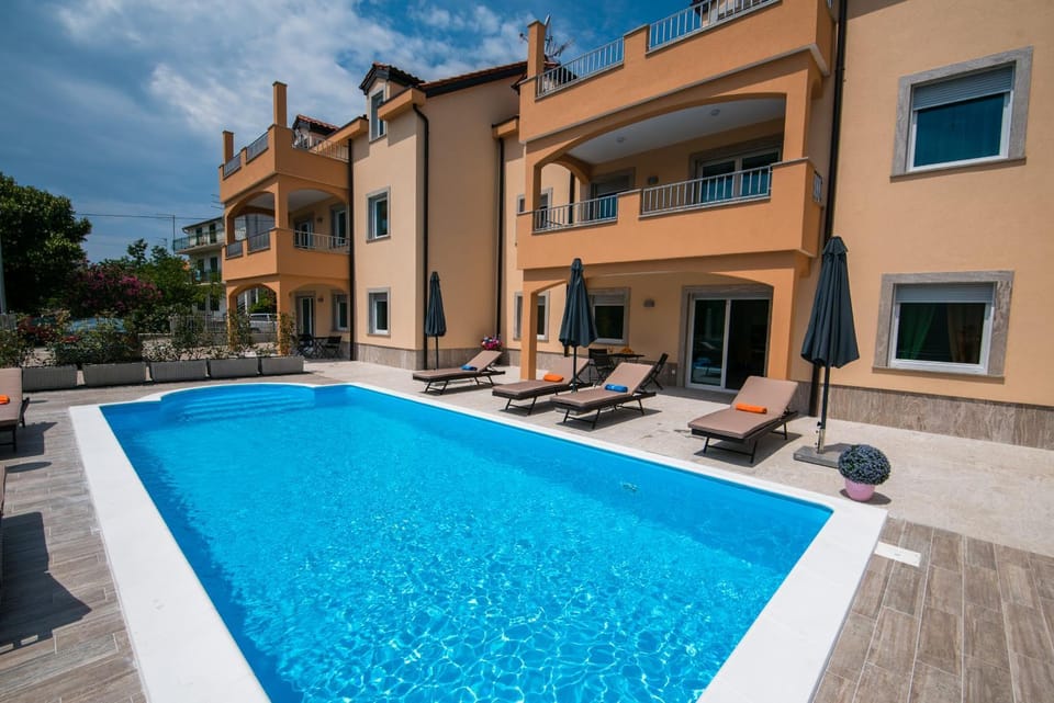 Property building, Swimming pool, Swimming pool