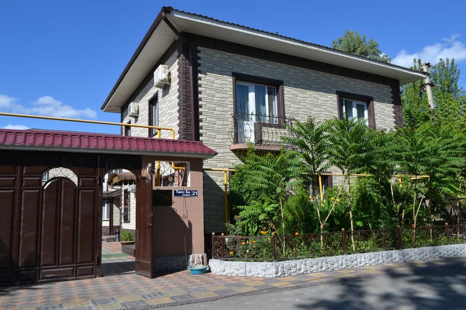 Facade/entrance