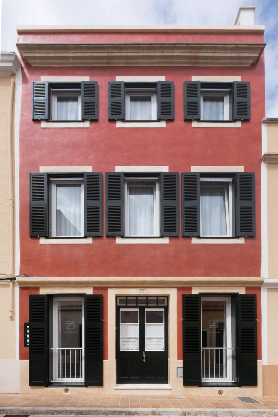 Facade/entrance