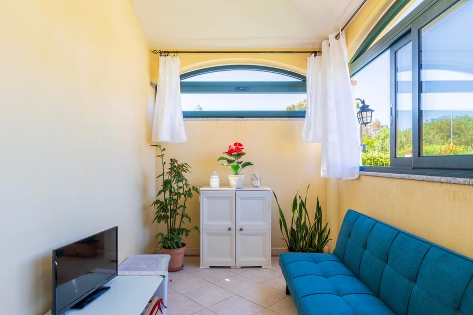 Communal lounge/ TV room, TV and multimedia, Living room, Seating area, Evening entertainment
