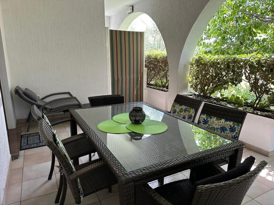 Garden, Seating area