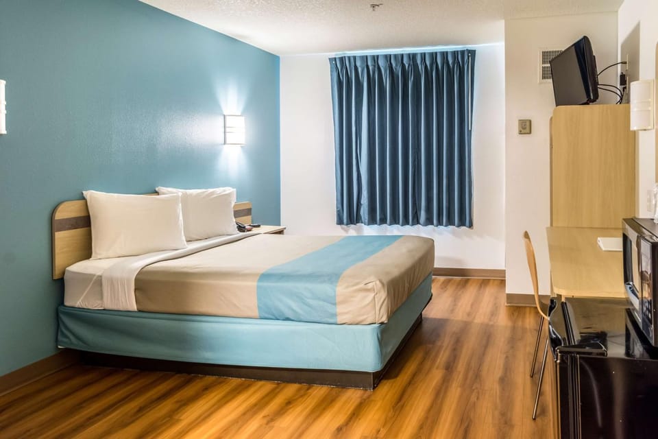 TV and multimedia, Bedroom, On site