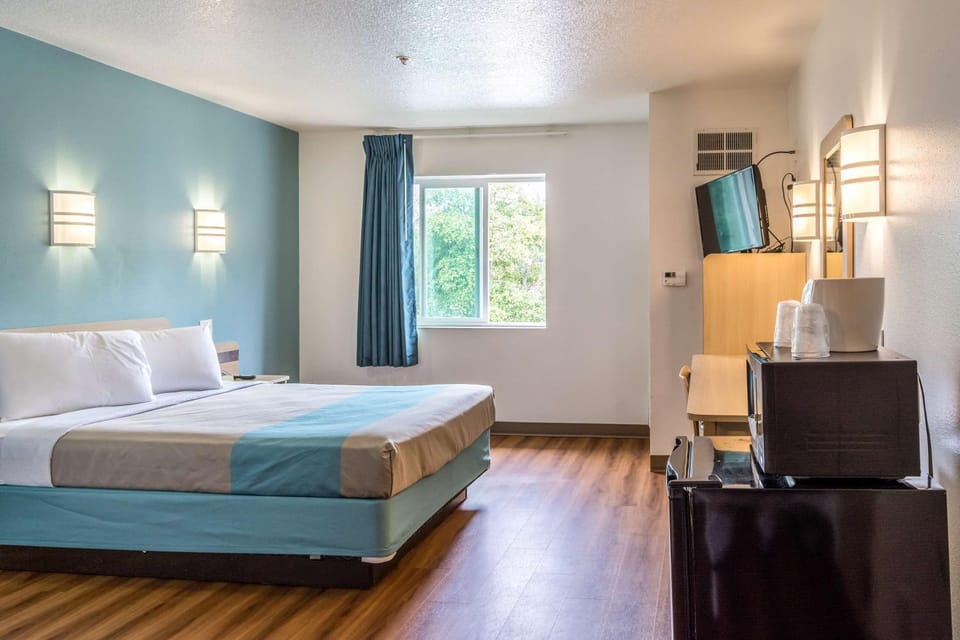 TV and multimedia, Bedroom, On site