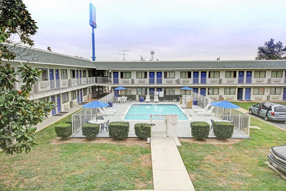 On site, Pool view, Swimming pool, Swimming pool