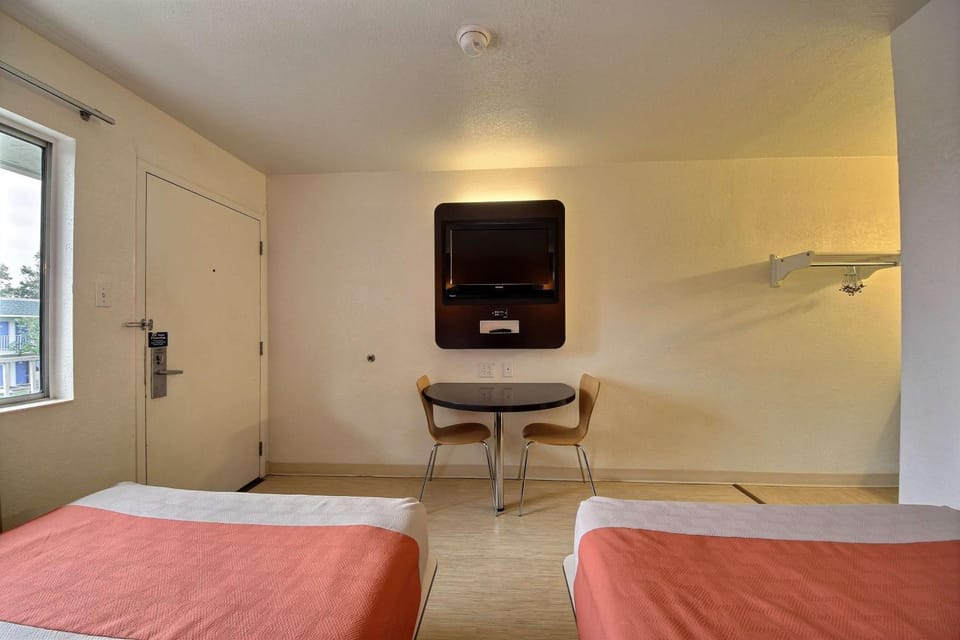 Photo of the whole room, On site