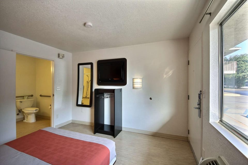 Photo of the whole room, On site