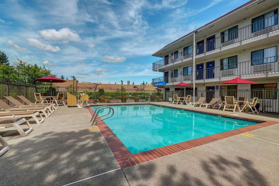 Activities, On site, Pool view, Swimming pool