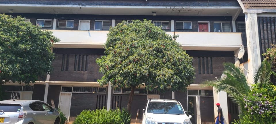 Lolo's 1bed Apt-Best location-2Balconies Apartment in Harare