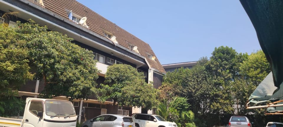 Lolo's 1bed Apt-Best location-2Balconies Apartment in Harare