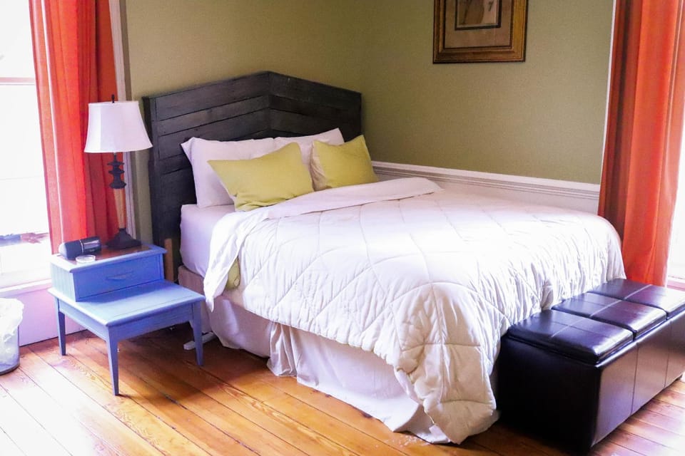 Early Inn at the Grove Bed and Breakfast in Virginia