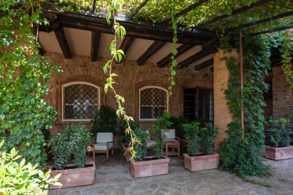 Patio, Facade/entrance
