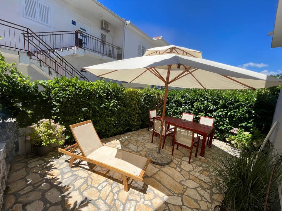 Garden, Seating area