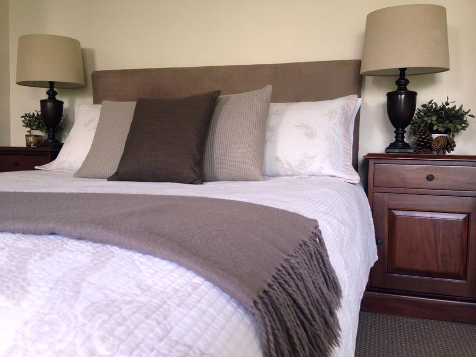Bed, Decorative detail, Decorative detail, Bedroom