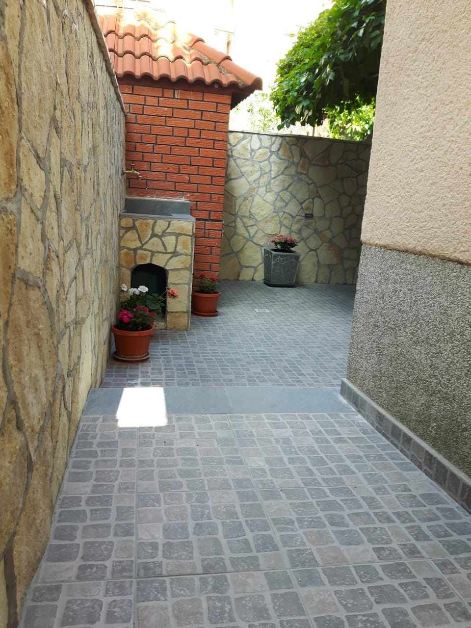 Facade/entrance