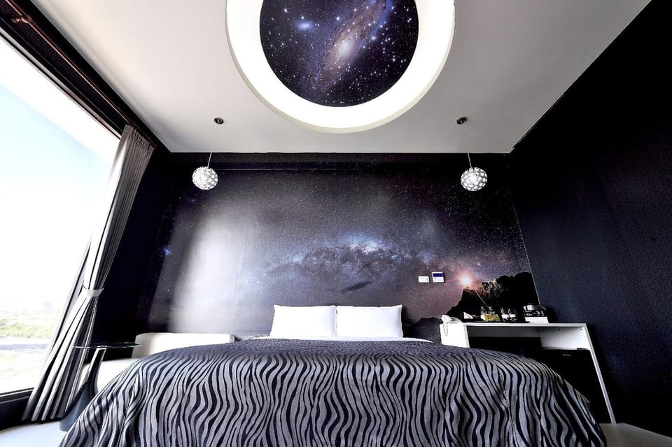 Bedroom, Pets