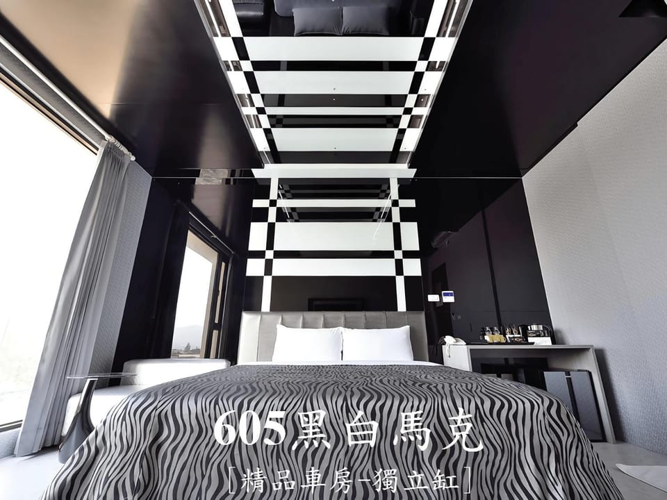 Bedroom, Pets
